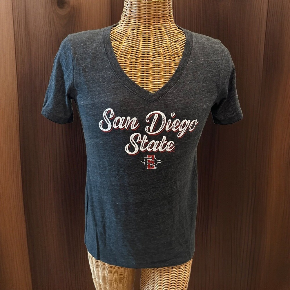 San Diego State Aztecs Women's S/S V-Neck Graphic Shirt, Brand: Blue 84, Size M